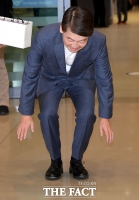 [TF포토] 지지자 향해 큰절 올리는 안철수