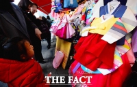 [TF포토] '어린이도 사로잡은 색동저고리!'