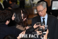 [TF포토] 조문 마치고 취재진 질문 받는 박희태 전 국회의장