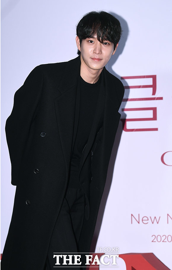 배우 김영대가 21일 오후 서울 중구 레스케이프 호텔에서 열린 화장품 브랜드 포토행사에 참석해 포즈를 취하고 있다. /이동률 기자
