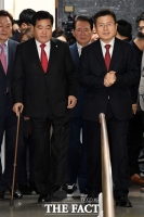 [TF사진관] '자유한국당 비공개 총회에 쏠린 관심'