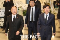 [TF포토] 신격호 회장 빈소 찾은 홍남기-김상조