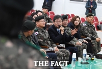 [TF포토] 질문하는 유승민 의원