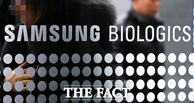 23일 국내증시가 일제히 하락했다. 이날 호실적을 발표한 삼성바이오로직스 주가는 상승세로 마감했다. /더팩트 DB