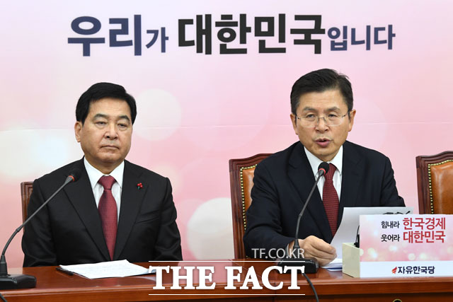 황교안 자유한국당 대표가 23일 오전 서울 여의도 국회에서 열린 최고위원회의에 참석해 모두발언을 하고 있다./국회=남윤호 기자