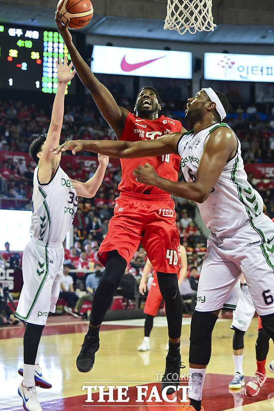 오는 24일(금)과 25일(토) 사이에 벌어지는 미국프로농구(NBA) 9경기와 국내남자프로농구(KBL) 5경기 등 총 14경기를 대상으로 한 농구토토 승5패 3회차 투표율을 중간 집계한 결과,KBL에서는 원주DB가 66.58%로 국내프로농구 경기 중 가장 높은 투표율을 얻었다./KBL 제공