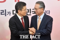 [TF포토] 손 맞잡은 황교안-김형오