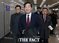 [TF포토] '선대위원장직 제안' 입장 발표하러 이동하는 이낙연 전 총리