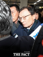 [TF포토] 장애인 단체 항의받는 이해찬 대표