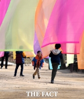 [TF포토] '알록달록 즐거운 어린이들'