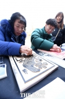 [TF포토] '세화를 직접 찍어보자'