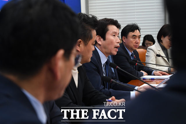 이인영 더불어민주당 원내대표가 28일 오전 서울 여의도 국회에서 열린 원내대책회의에 참석해 모두발언을 하고 있다./국회=남윤호 기자