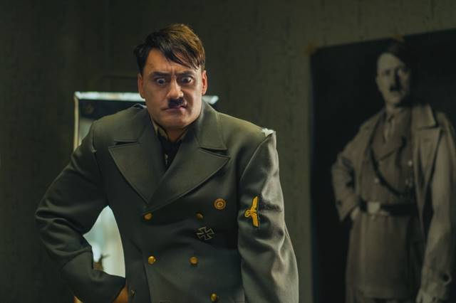 타이카 와이티티 감독은 영화 조조 래빗에서 히틀러를 연기했다. /월트디즈니컴퍼니 코리아 제공
