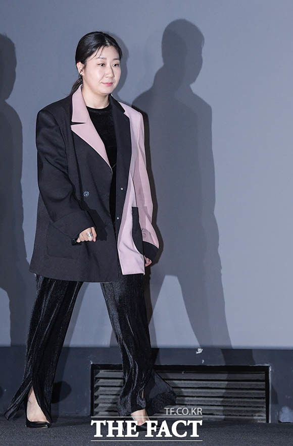 배우 라미란이 28일 오후 서울 용산구 CGV 아이파크몰점에서 열린 영화 정직한 후보의 언론시사회에 입장하고 있다. /김세정 기자