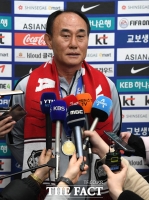 [TF포토] 취재진의 질의에 답하는 김학범 감독