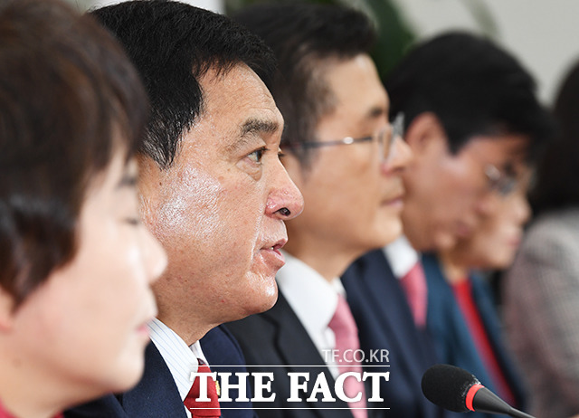 발언하는 심재철 자유한국당 원내대표