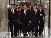 [TF포토] 비장한 표정의 자유한국당