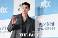 [TF포토] 박서준, '여심 녹이는 손인사'