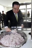 [TF포토] 문희상 국회의장, '밥 먹어볼까요?'