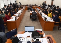 [TF포토] 보건복지위원회 전체회의 참석한 김강립 차관