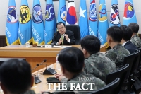 [TF포토] 제8전투비행단 방문한 문희상 국회의장