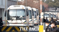 [TF포토] 공항 출발하는 버스 행렬