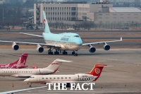 [TF포토] 우한 교민 전세기, '김포공항 도착'