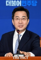 [TF포토] 더불어민주당 입당한 박성준 전 JTBC 아나운서