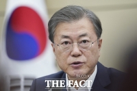  [TF초점] 文대통령 지지율 '신종 코로나' 늪 빠지나