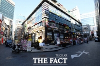 [TF포토] '인파도 줄고...' 썰렁해진 명동거리