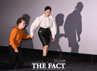  [TF현장] '지푸라기라도' 전도연 당황시킨 윤여정의 '돌직구'