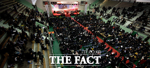 서강대가 신종 코로나 여파로 개강을 2주 연기했다. 사진은 지난해 2월 19일 열린 서강대 2019년도 전기학위수여식./이덕인 기자