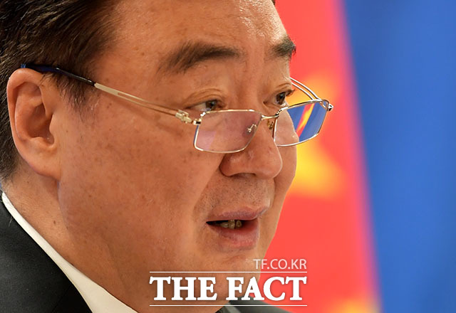 싱하이밍 주한 중국대사가 4일 오전 서울 중구 명동 중국대사관에서 신종 코로나바이러스 감염증 관련 긴급 기자회견을 갖고 있다. /이덕인 기자