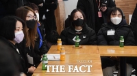 [TF포토] 마스크 쓴 중국인 유학생들