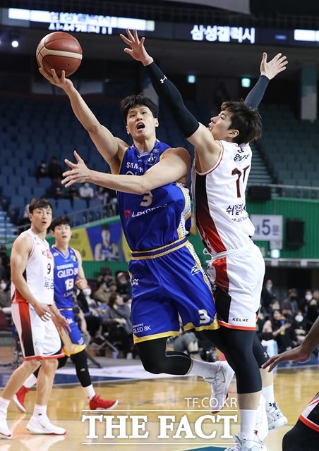 케이토토는 오는 6일(목) 오후 7시에 인천삼산월드체육관에서 열리는 2019-20시즌 남자프로농구(KBL) 인천전자랜드-서울삼성전을 대상으로 한 농구토토매치 10회차 투표율을 중간 집계한 결과, 참가자의 41.10%가 원정팀 서울삼성의 우세를 예상했다./KBL 제공