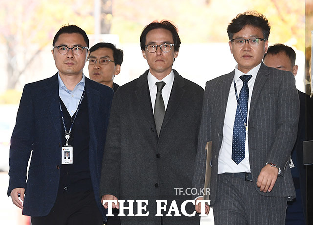 납품업체에서 수억원대 뒷돈을 받은 혐의로 구속기소된 조현범 한국타이어 대표가 5일 열린 2차 공판에서 부정한 청탁은 없었다며 혐의를 일부 부인했다. /이동률 기자