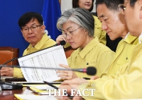 [TF포토] 생각에 잠긴 강경화 외교부 장관