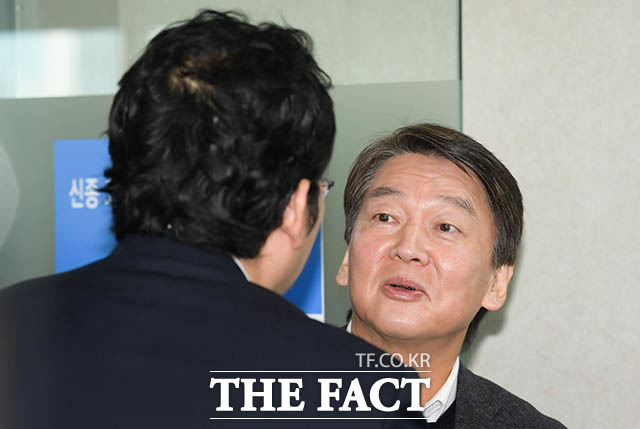 최대집 회장과 인사하는 안철수 전 대표