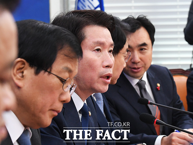 이인영 원내대표(가운데)