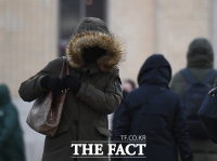 [TF포토] 꽁꽁 언 출근길