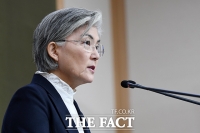  강경화 'WHO 권고 고려, 필요하다면 추가 조치 검토'