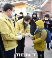 [TF사진관] 신종 코로나 예방 등교 지원하는 박원순-조희연