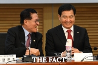 [TF포토] 정운천-심재철, '화기애애'