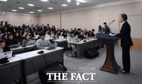 [TF포토] 내신 기자회견에서 발언하는 강경화 장관