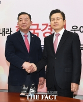 [TF포토] 바른미래당 탈당한 이찬열 의원, '자유한국당 입당'