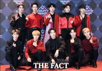 [TF포토] 골든차일드, '남성미 폭발하는 블랙-레드패션'