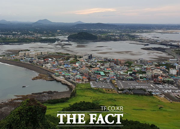 한때는 투자 1번지로 일컬어졌던 제주 부동산이 고전을 면치 못하고 있다. /윤정원 기자