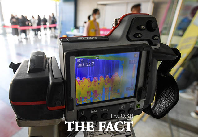 과거 사스나 메르스 때를 보면 발병시기에 증시가 잠시 주저앉았다가 대부분 3개월 가량 사이에 낙폭을 모두 회복한데다, 제약 및 바이오 업종과 예방기기 관련 업종은 큰 수혜를 입었다. /김세정 기자