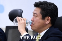 [TF포토] 물 마시는 유의동