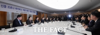 [TF포토] 신종 코로나 문제로 한자리 모인 정부와 재계 인사들